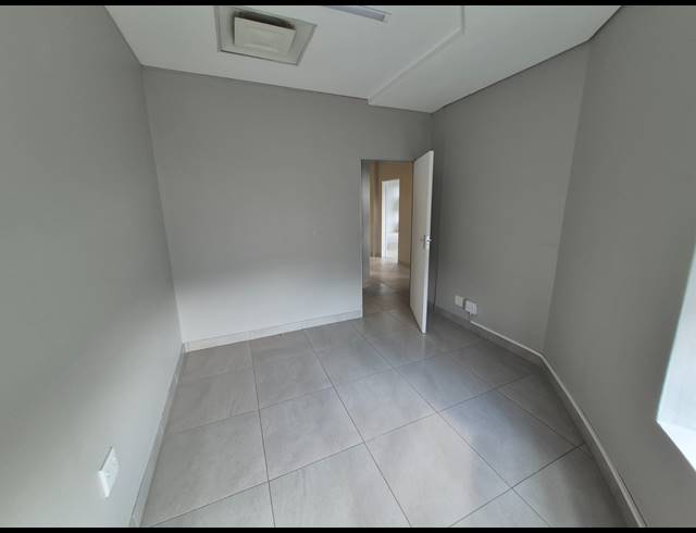 136M² OFFICE TO LET IN SUNNINGHILL